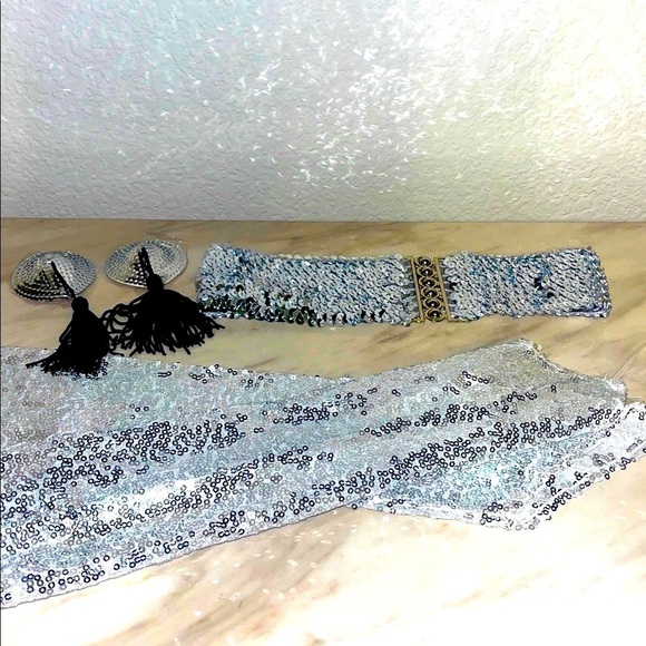 Sparkling Silver Sequin Gloves, belt and pasties - Picture 1 of 11